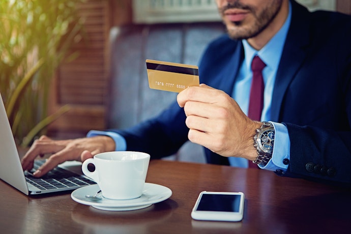 クレジットカードのステータスが「くだらない」といわれる理由は?