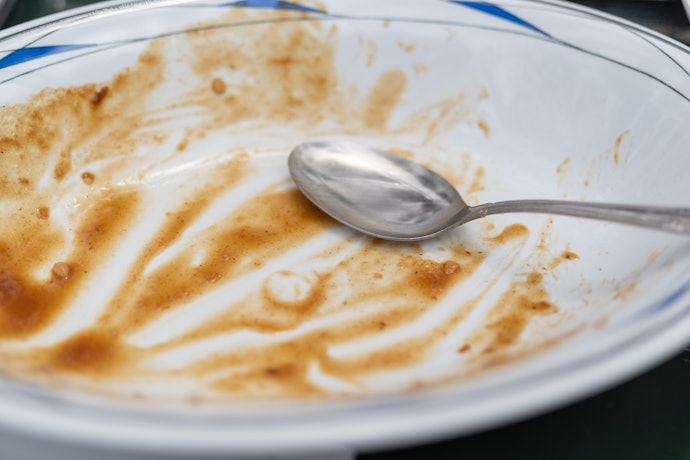 カレー皿の黄ばみを落とすコツは?