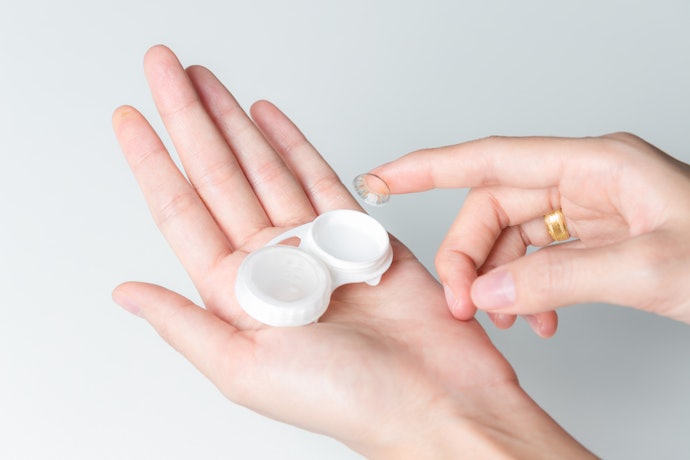 1か月カラコンの洗い方・保存方法は?注意点はある?