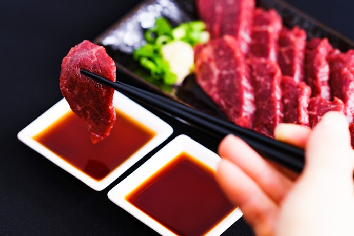 九州では当たり前?馬肉に甘口醤油の組み合わせ