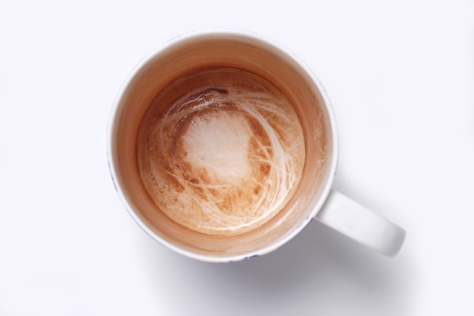 マグカップについたコーヒーや紅茶の茶渋はどう落とす?