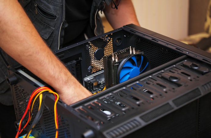 アクセサリーを活用して、コスパよく完成度の高い自作PCを!