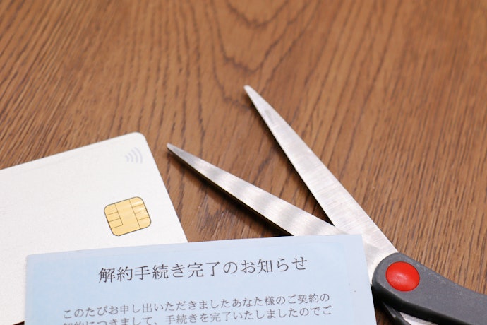クレジットカードを解約すると、貯めたマイルもなくなる?