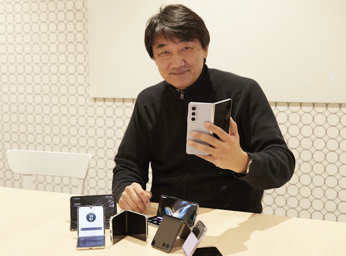 スマホ博士に聞きました!折りたたみスマホに関するQ&A