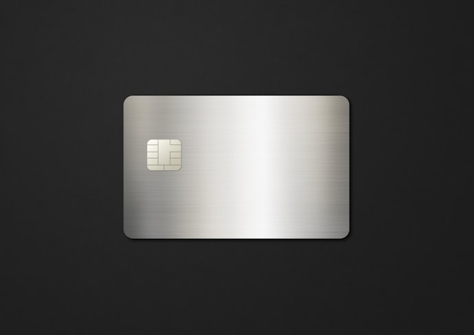 金属製クレジットカードの材質は?