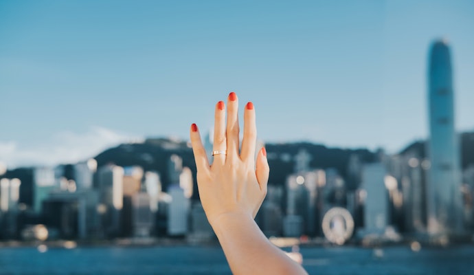 結婚記念日の指輪はどの指につける?
