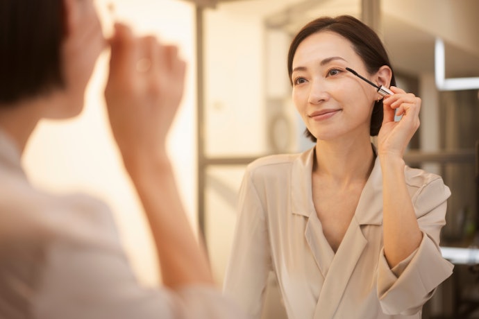 透明マスカラ使用時に白くならないコツは?
