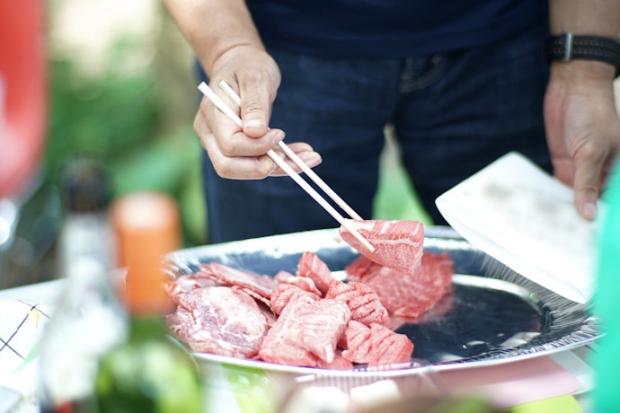 食中毒に注意!菜箸の使い分けとお手入れのポイント