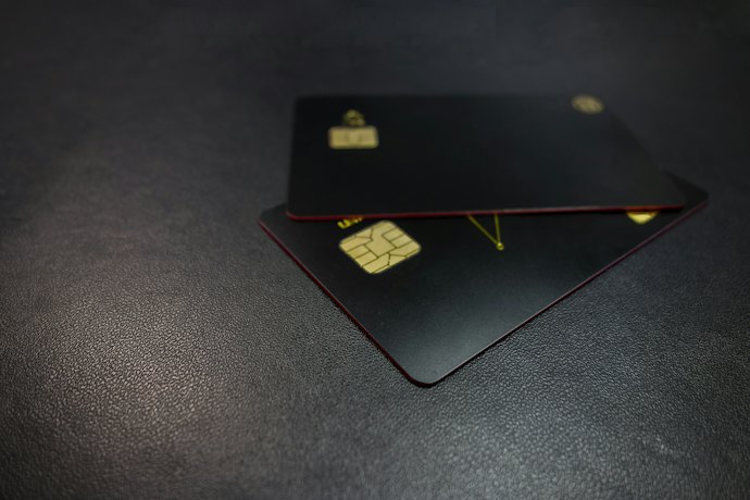 ブラックカードは誰でも作れる?