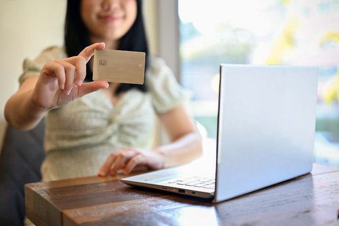 大学生のクレジットカードの平均利用額は?