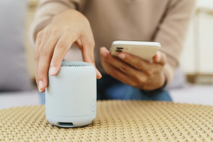 スピーカーは部屋のどこに置くのがいいの?