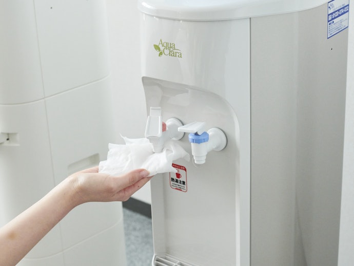 スリム・薄型ウォーターサーバーの水は安全?掃除はどのくらい必要?