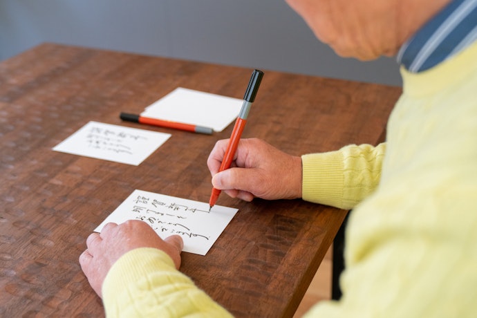 筆ペンの持ち方やきれいな書き方のポイントは?