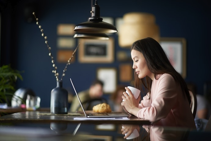 カフェで仕事や勉強をするときの注意点は?