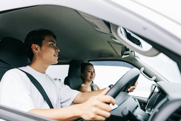 要注意!走行中と車検の際は、前座席への取り付けは絶対NG