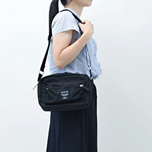 おしゃれなショルダーバッグのかけ方は?