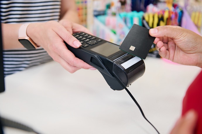 セブン‐イレブンでの公共料金の支払いや振込にクレジットカードは使える?