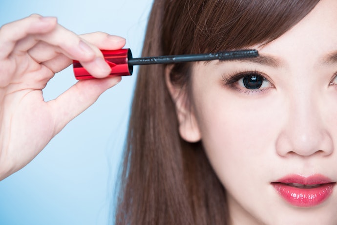透明な眉マスカラの使い方は?