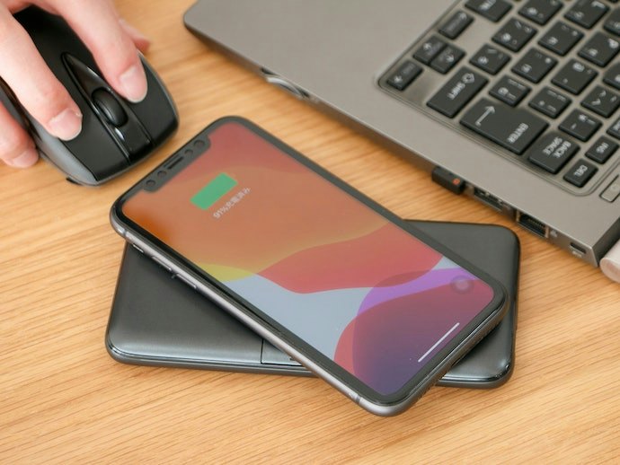 ワイヤレスモバイルバッテリーの使い方は?