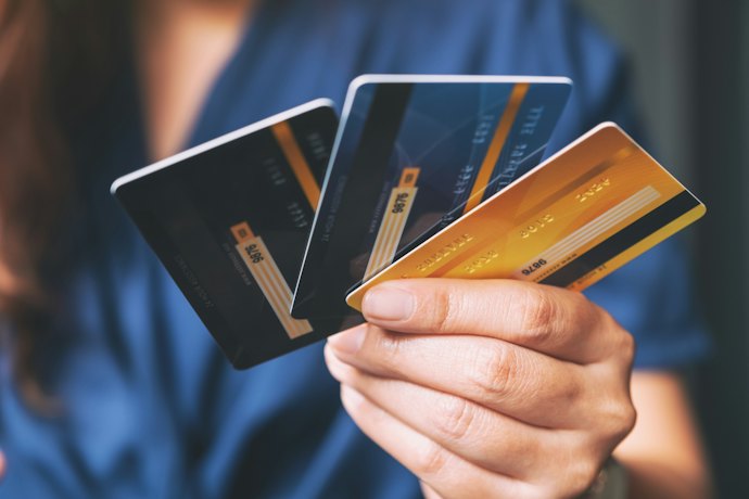 専業主婦はクレジットカードを何枚持つべき?