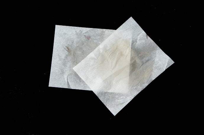あぶらとり紙の使い方や使用頻度は?デメリットはある?