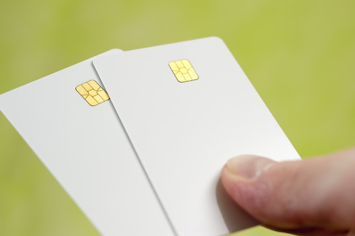 金属製クレジットカードはサブカードや家族カードを発行できる?