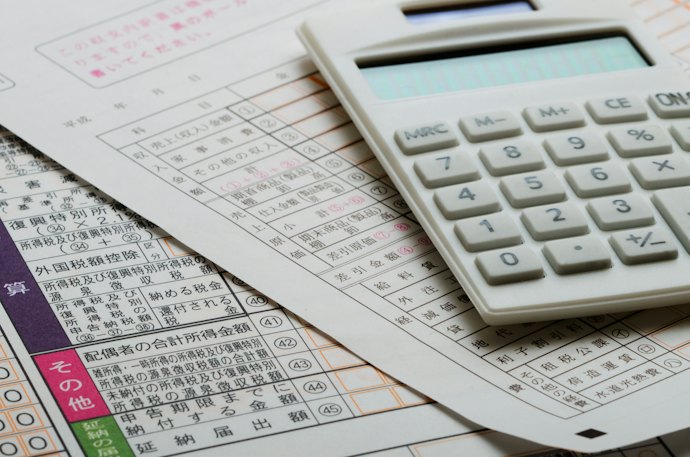 保険料や税金支払いにおすすめのクレジットカードは?保険料や税金をクレカ払いするデメリットはある?