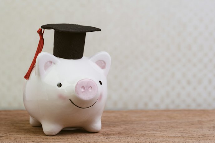 学生がクレジットカードを持つメリットは?