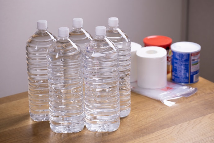 災害時のライフライン停止に備えて保存水の備蓄も重要