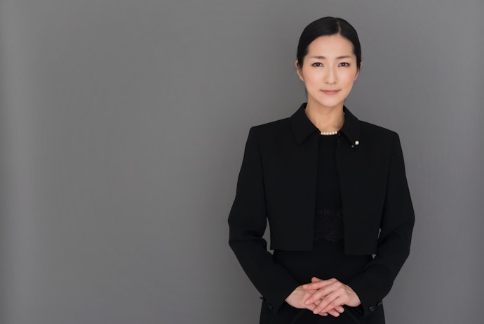 夏の喪服には黒ストッキングが必要?デニール数は?