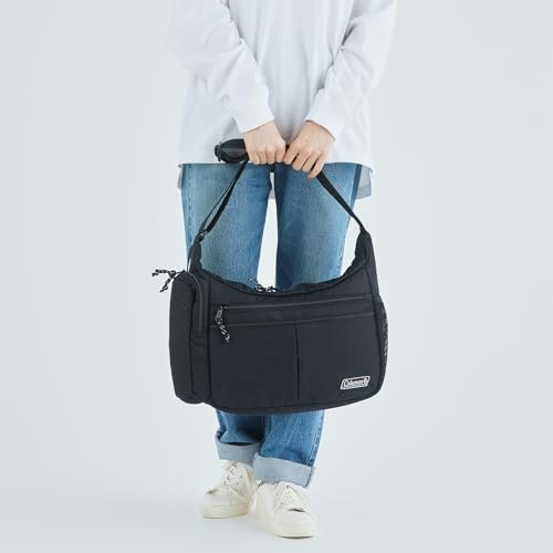 軽いショルダーバッグの魅力とは?旅行にも使える?