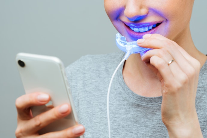 ホームホワイトニングLEDライトとは?効果の出る期間は?