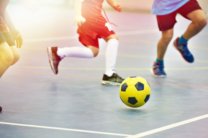 サッカーボールとフットサルボールの違いとは?