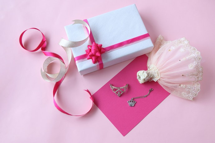 結婚祝いで喜ばれる、プレゼントの傾向や相場は?
