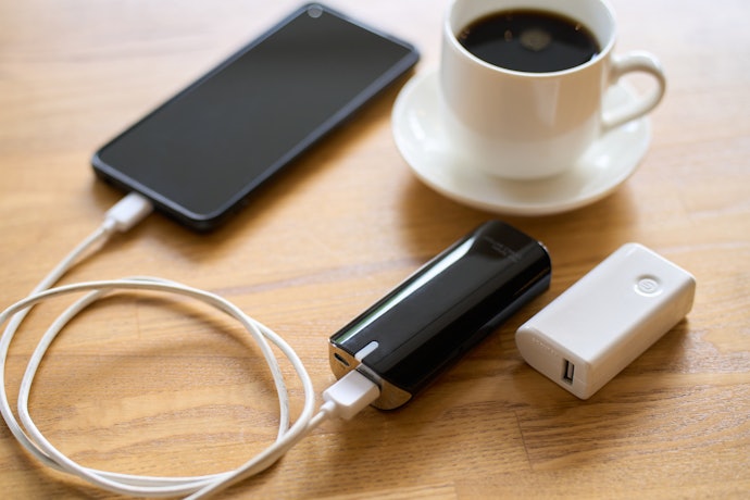 5,000mAhのモバイルバッテリーはスマホを何回充電できる?