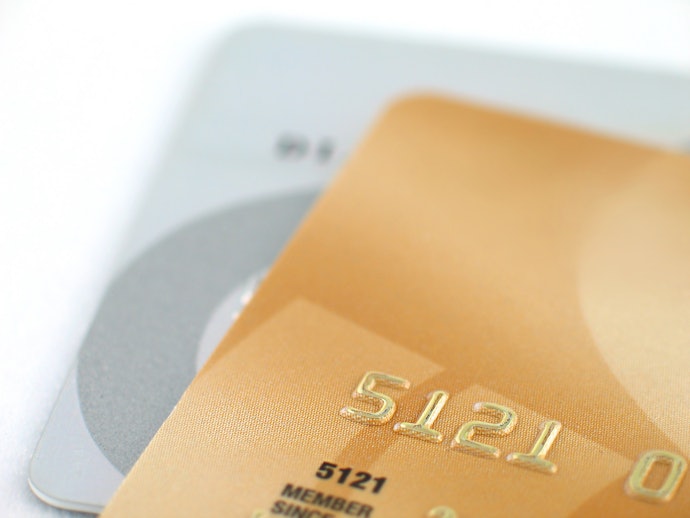 50代ならクレジットカードは2枚持ちすべき?