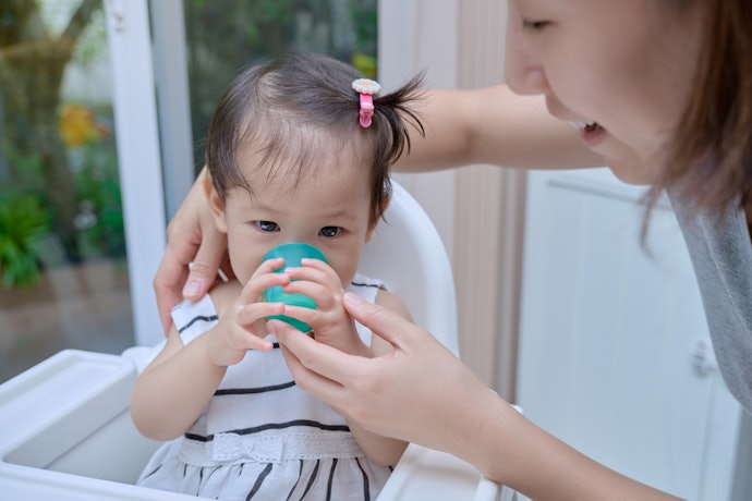 コップ飲みの練習はいつから始める?