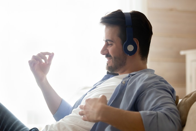映画やゲームにも!重低音ヘッドホンの魅力とは?