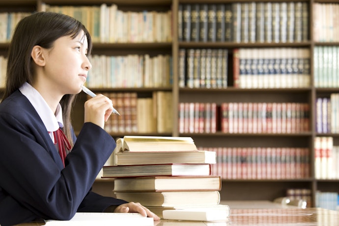 授業の補助教材・生涯学習にも。古語辞典はなぜ必要?