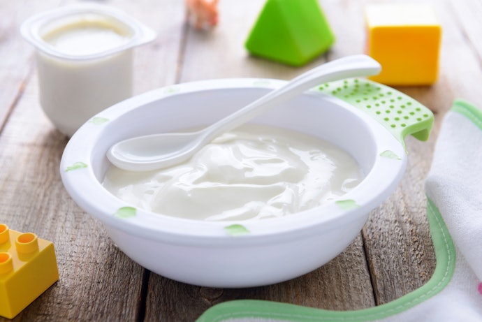 離乳食としてヨーグルトを与えても大丈夫?
