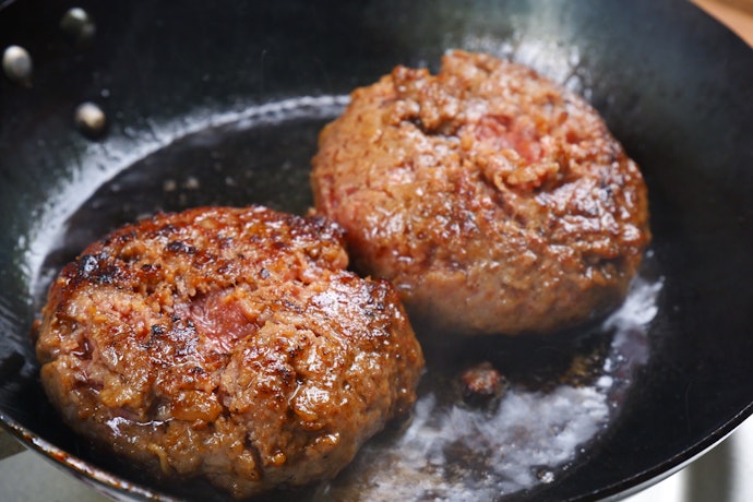 鉄フライパンだと、なぜおいしく仕上がるの?
