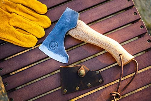 丸太も楽に割れる?薪割り斧の魅力とは?