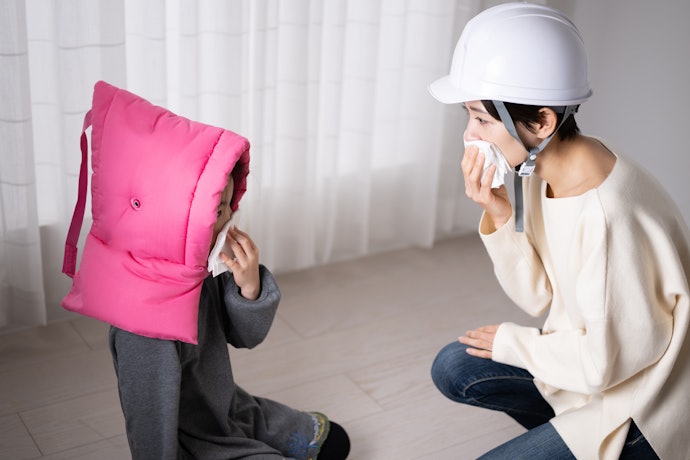 防災頭巾とヘルメット、どっちがいいの?