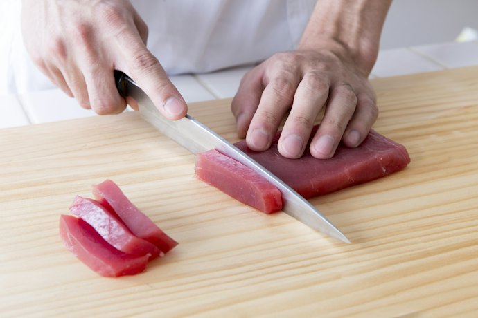 刺身包丁とは?普通の包丁との違いや特徴は?