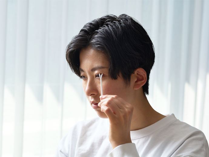 アイプチとは?理想の二重まぶたになれるの?