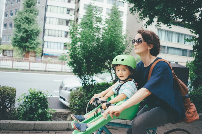 子どものヘルメットはいつから必要?努力義務があるって本当?