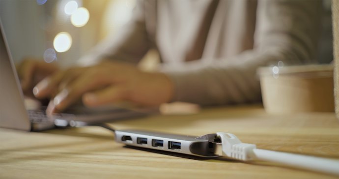 Type-C対応USBハブは必要?ドッキングステーションとの違いは?