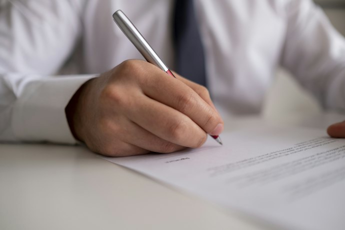 行政書士資格はどんな資格?独学でも取得可能?
