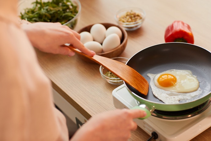 小さいフライパンとは?小型ならではの強みや向く料理は?