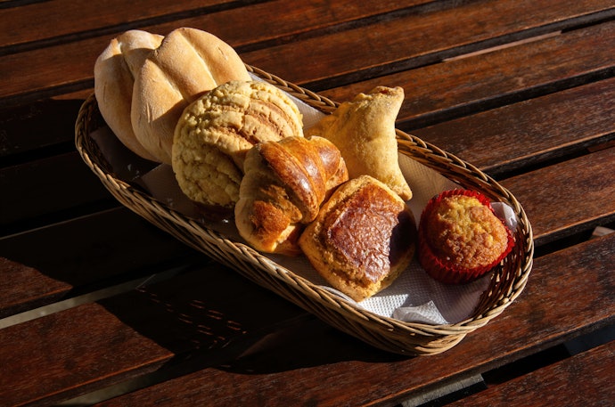 菓子パンとは?食パン・惣菜パンとはどう違う?
